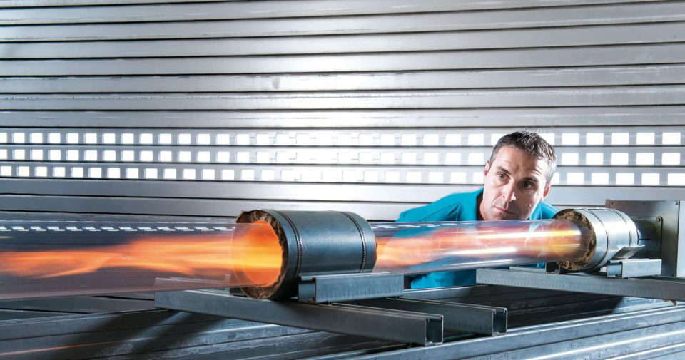 KÜBLER employee tests heat load on a prototype