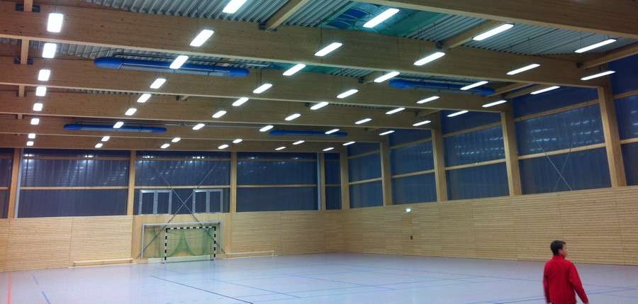 Turnhalle mit Fußballtor mit OPTIMA plus Hallenheizung von KÜBLER
