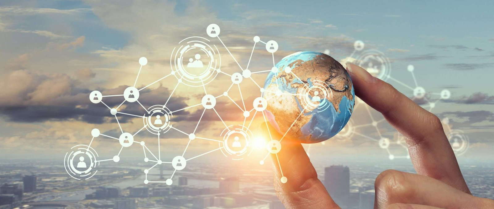 Globus in Hand, networking concept via cities.