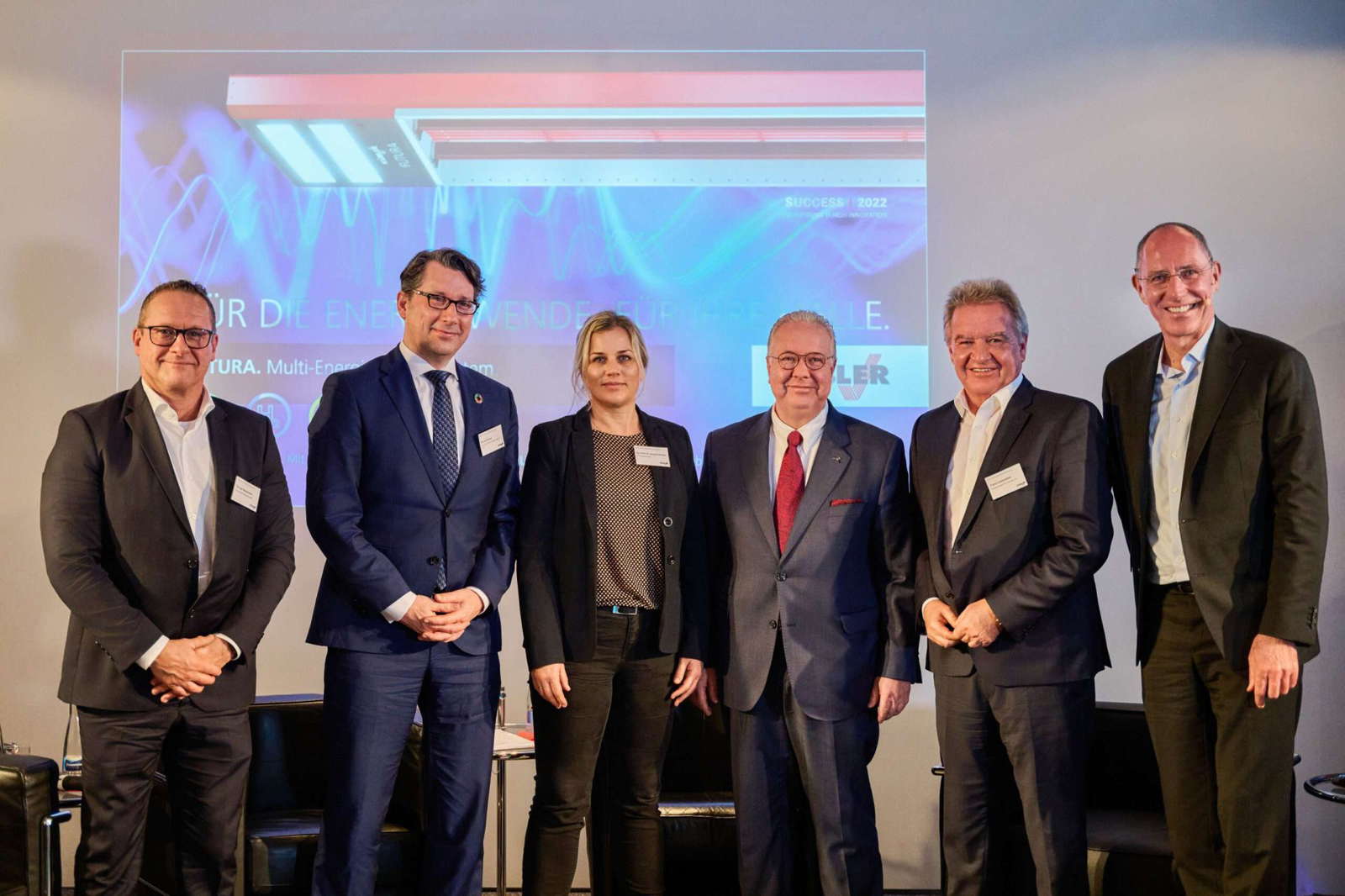 Team von Profis bei Geschäftsveranstaltung.