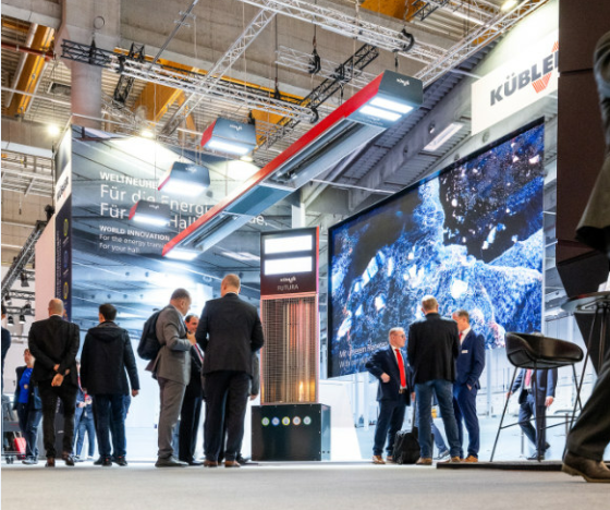 Utstillingsstand for KÜBLERs systemer for oppvarming av haller