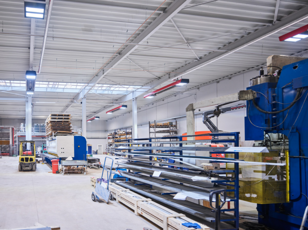 FUTURA Hallenheizung in heller Industriehalle in Trier