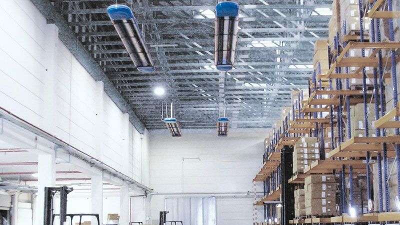 Lagerhalle mit blauen OPTIMA plus Geräten von KÜBLER