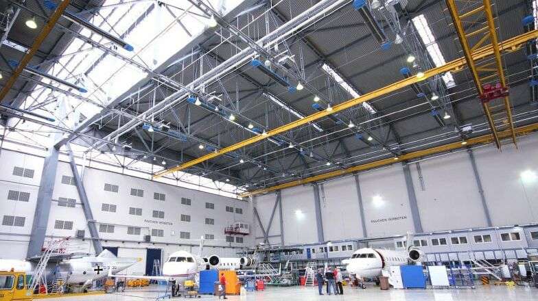 Flugzeugwerkstatt beheizt von OPTIMA plus Infrarotstrahlern von KÜBLER Hallenheizungen