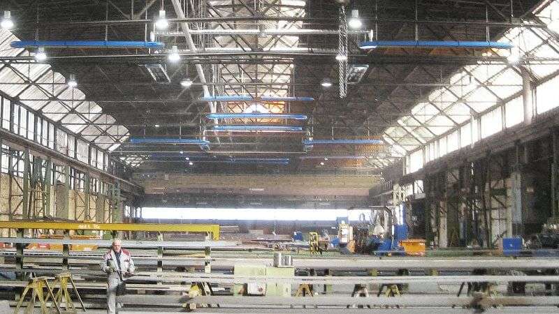 Anschauungsmaterial für Energieberater von einer großen Fabrikhalle mit OPTIMA plus Hallenheizungssystem von KÜBLER