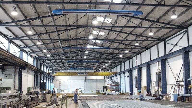 Anschauungsmaterial für Heizungsbauer, Produktionshalle mit energieffizienter OPTIMA plus Hallenheizung von KÜBLER