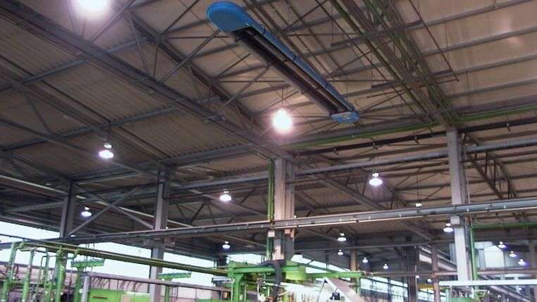 Anwendungsbeispiel von KÜBLERs Hallenheizungssystemen im Produktionsbereich