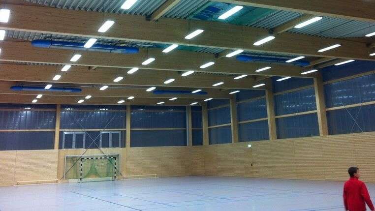 Turnhalle mit Fußballtor mit OPTIMA plus Hallenheizung von KÜBLER