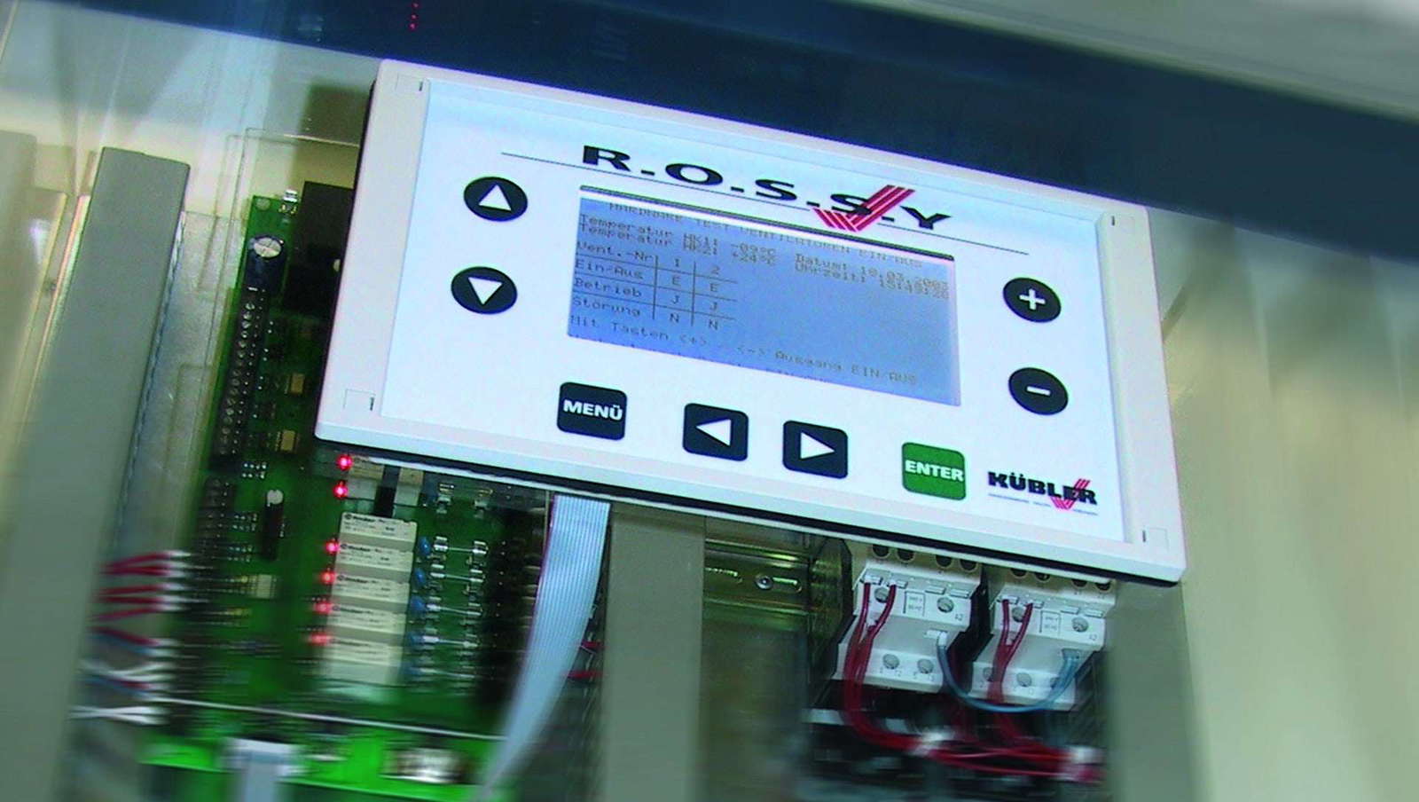 Промышленная панель управления с дисплеем.