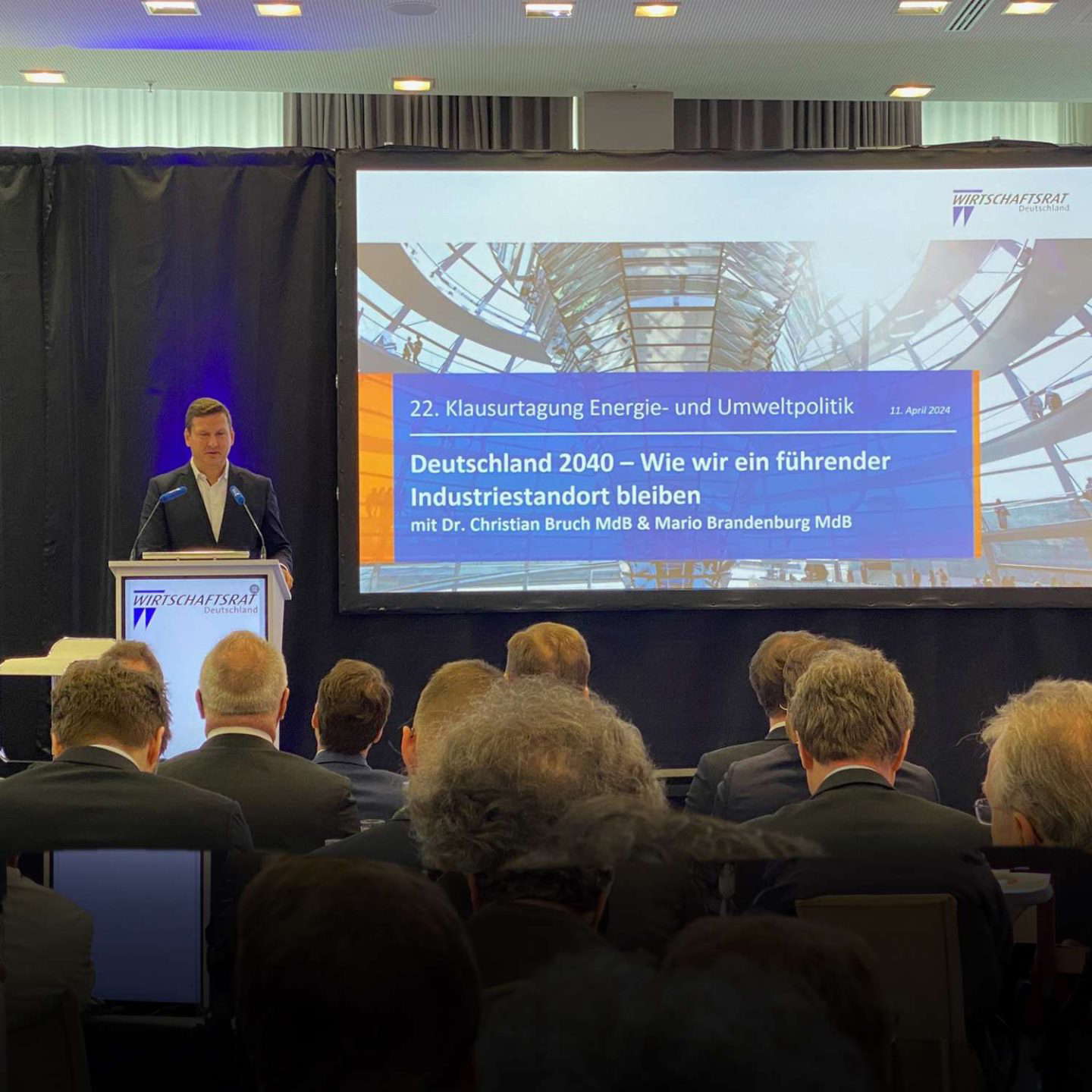 Konferanse om energi- og miljøpolitikk.