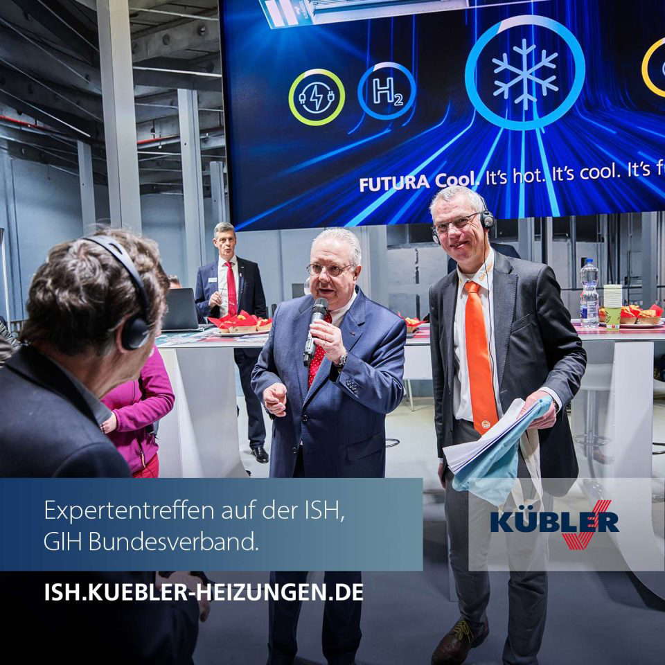 Дискуссия специалистов на выставочном стенде ISH.