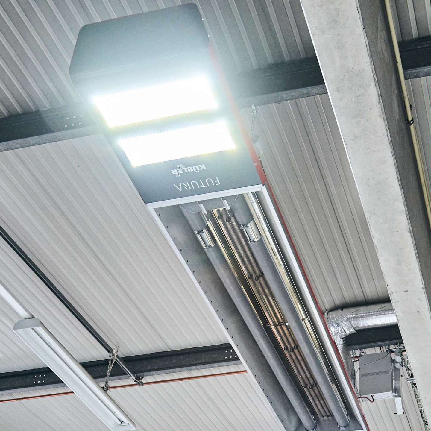 Lysstærkt armatur i et industrielt miljø