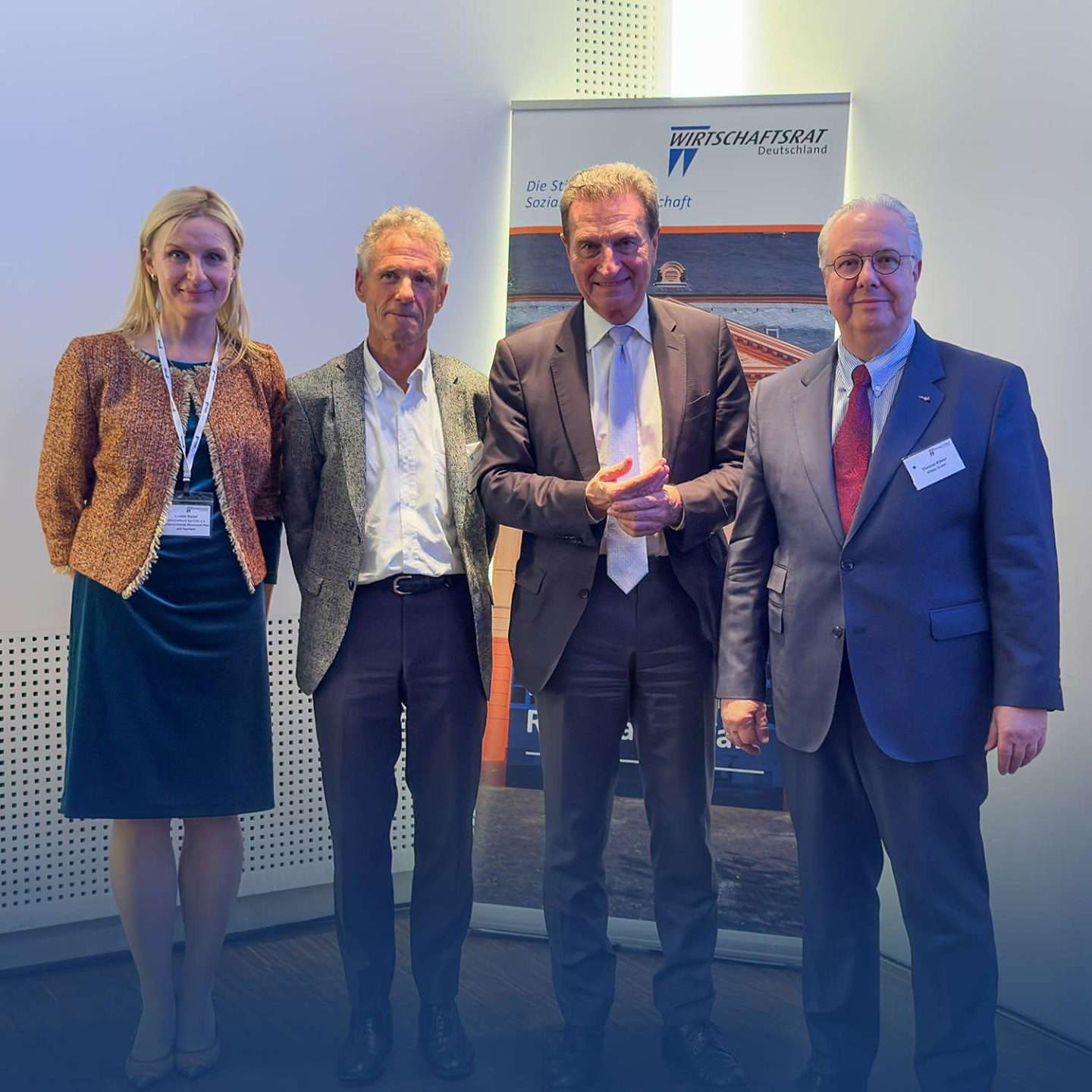 Négy szakértő egy üzleti konferencián