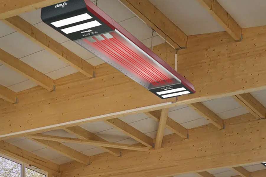 Infrarotheizung an Holzdecke montiert