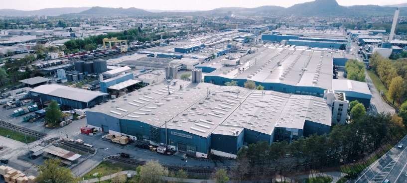 Ilmakuva teollisuustehtaasta