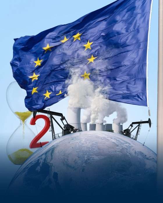 EU-Flagge über Industrie und CO2-Symbol auf Erde